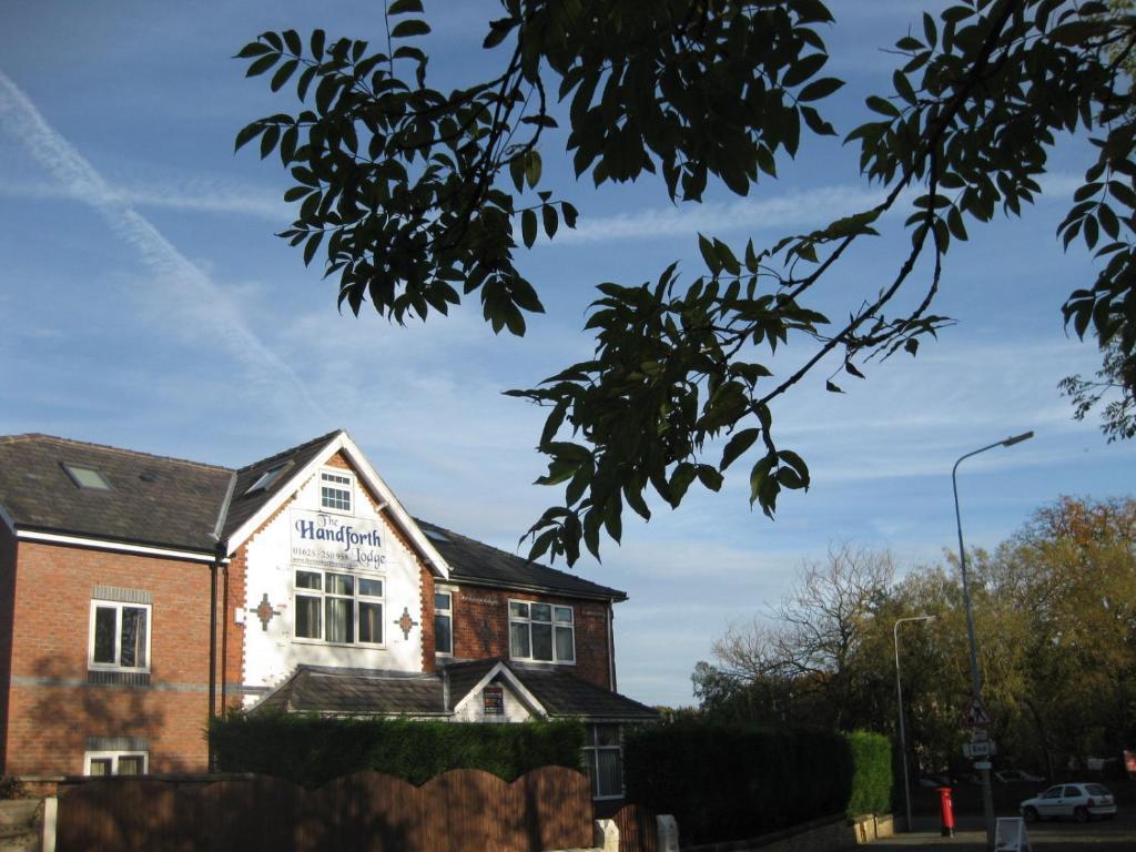 The Handforth Lodge Экстерьер фото
