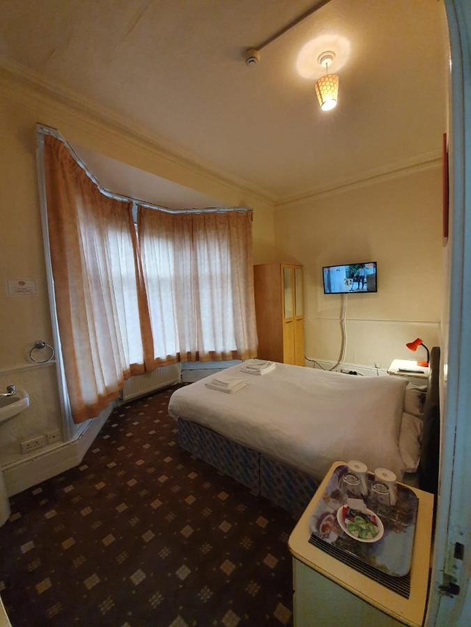 The Handforth Lodge Экстерьер фото